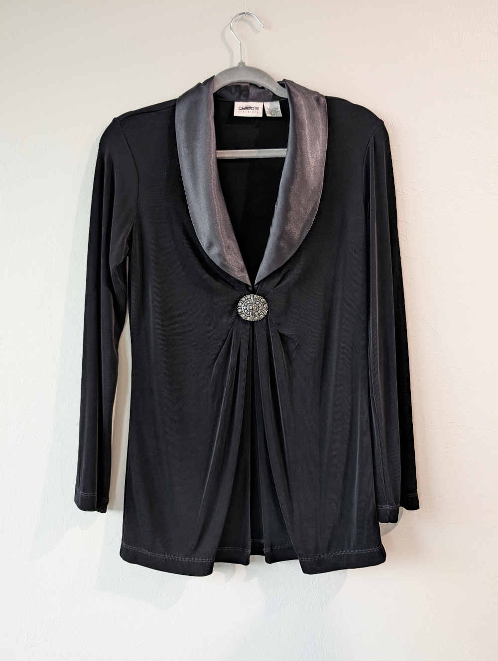 Chico's Travelers Black Silver Rhinestone Clasp Shiny Cardigan Classy Size 0